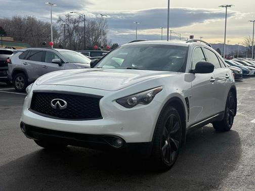 2017 INFINITI QX70 Base