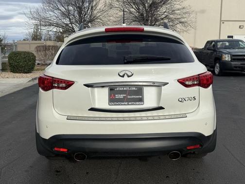 2017 INFINITI QX70 Base