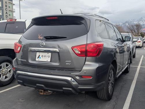 2017 Nissan Pathfinder SV