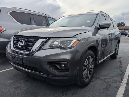 2017 Nissan Pathfinder SV