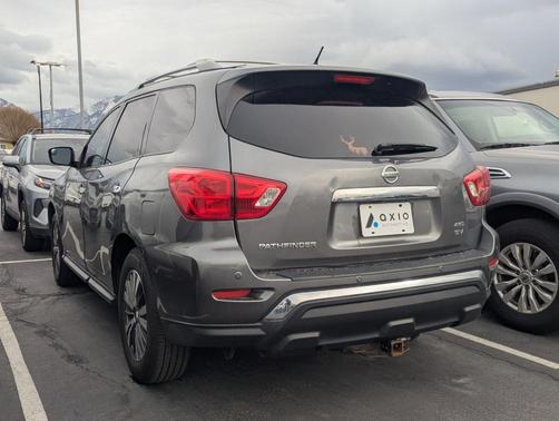 2017 Nissan Pathfinder SV
