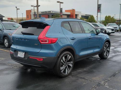 2023 Volvo XC40 B5 Plus Dark Theme