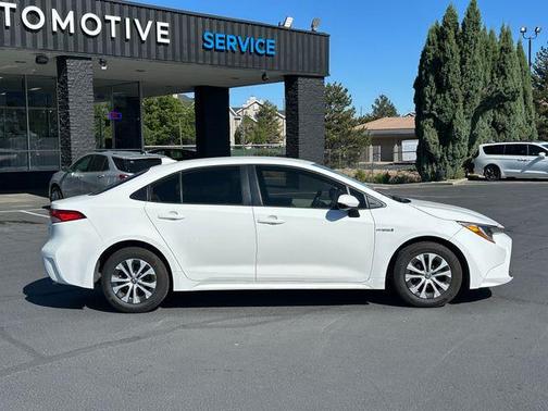 Super White 2021 Toyota Corolla Hybrid LE