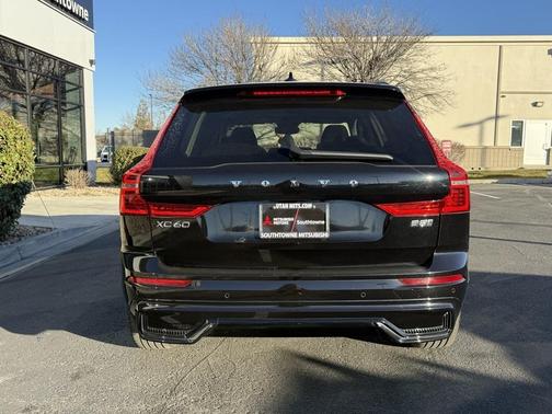 2025 Volvo XC60 B5 Plus