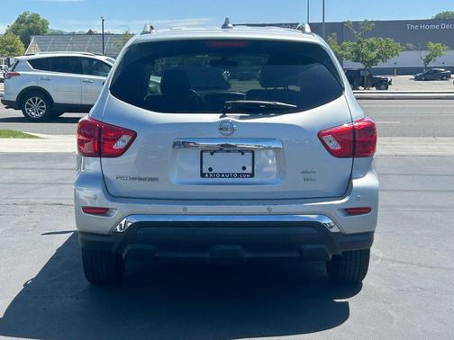 Brilliant Silver Metallic 2020 Nissan Pathfinder SL