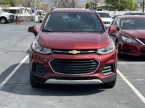Crimson Metallic 2022 Chevrolet Trax LT