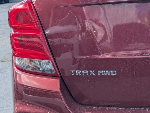 Crimson Metallic 2022 Chevrolet Trax LT