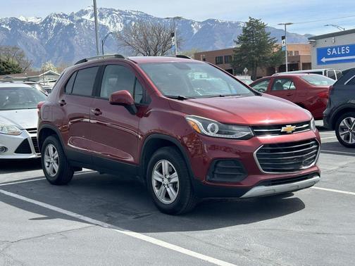 Crimson Metallic 2022 Chevrolet Trax LT