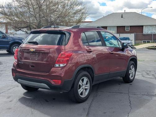 Crimson Metallic 2022 Chevrolet Trax LT