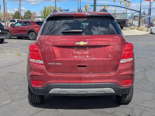 Crimson Metallic 2022 Chevrolet Trax LT