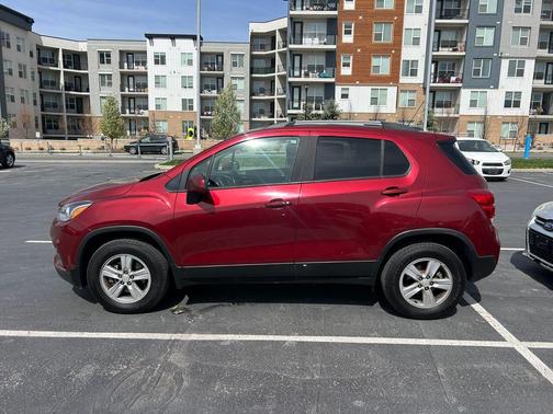 Crimson Metallic 2022 Chevrolet Trax LT
