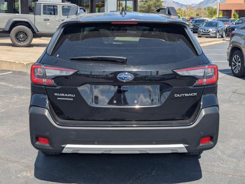 Crystal Black Silica 2024 Subaru Outback Limited