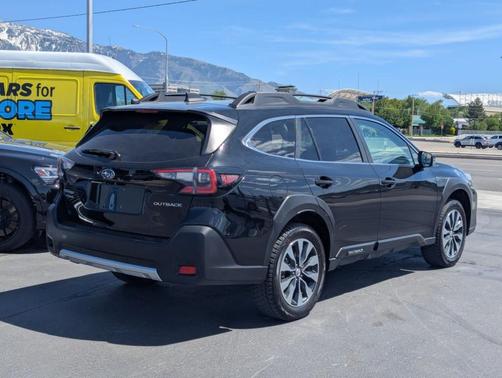 Crystal Black Silica 2024 Subaru Outback Limited