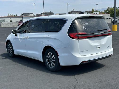 Bright White Clearcoat 2023 Chrysler Pacifica Hybrid Touring L