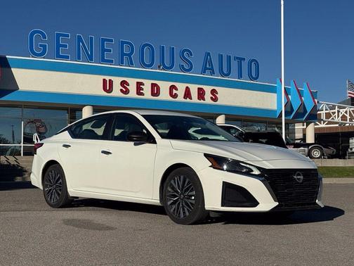 Glacier White 2025 Nissan Altima SV