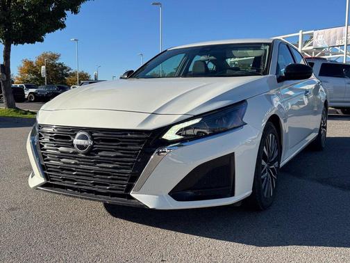 Glacier White 2025 Nissan Altima SV