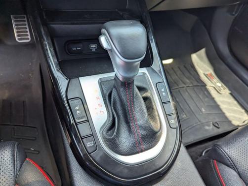 Snow White Pearl 2023 Kia Forte GT