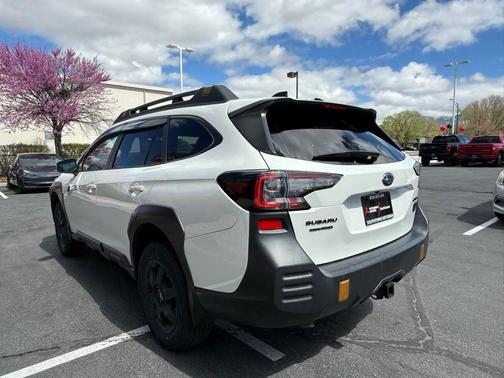 Crystal White Pearl 2023 Subaru Outback Wilderness