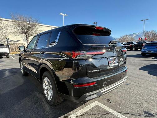 2026 Mitsubishi Outlander ES