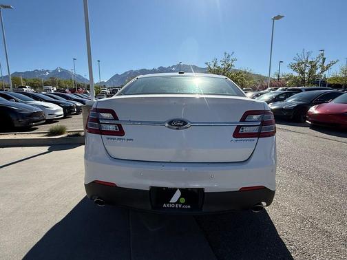 White Platinum Clearcoat Metallic 2017 Ford Taurus Limited