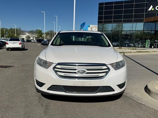 White Platinum Clearcoat Metallic 2017 Ford Taurus Limited