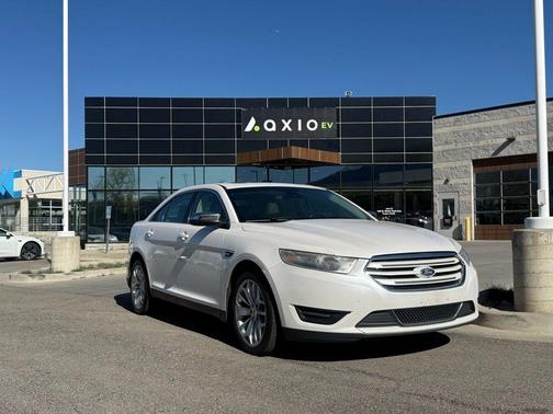 White Platinum Clearcoat Metallic 2017 Ford Taurus Limited