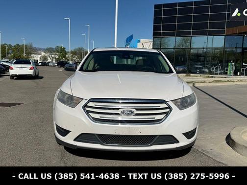 White Platinum Clearcoat Metallic 2017 Ford Taurus Limited