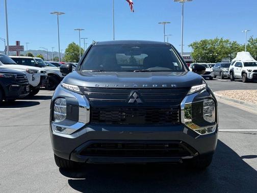 Graphite Gray 2026 Mitsubishi Outlander LE