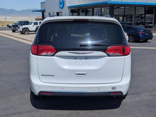 2020 Chrysler Pacifica Touring-L