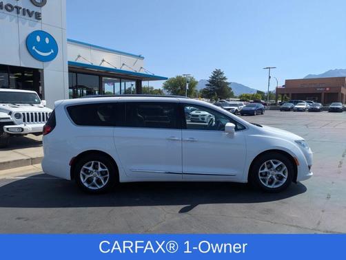 2020 Chrysler Pacifica Touring-L