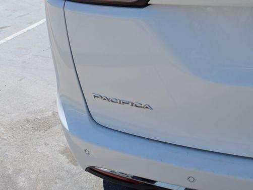 2020 Chrysler Pacifica Touring-L