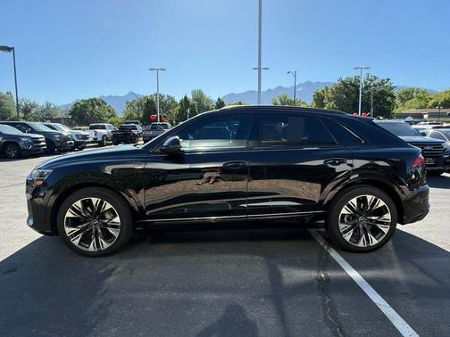 Mythos Black Metallic 2025 Audi Q8 55 Premium