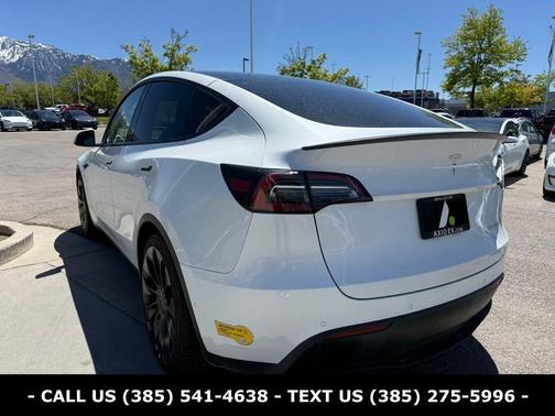 Pearl White Multi 2022 Tesla Model Y Performance