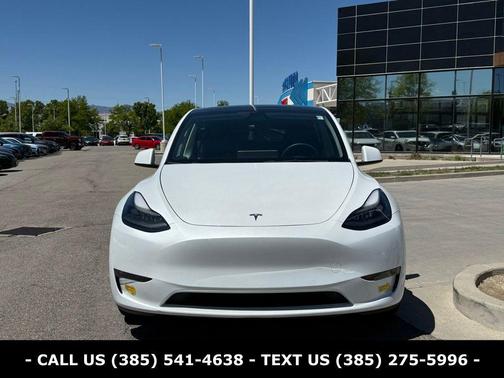 Pearl White Multi 2022 Tesla Model Y Performance