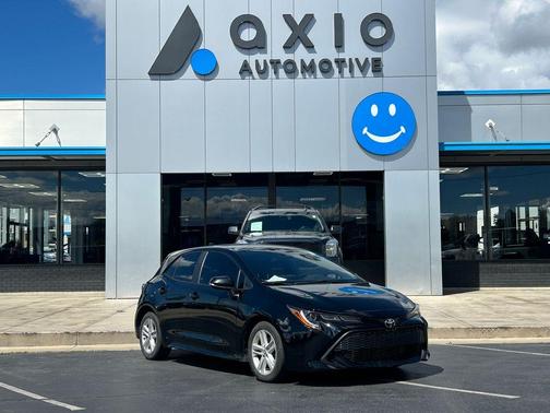 Midnight Black Metallic 2019 Toyota Corolla Hatchback SE