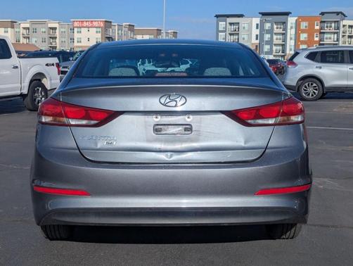 2018 Hyundai ELANTRA SE