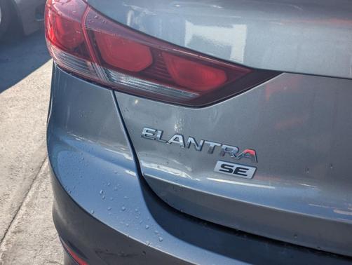 2018 Hyundai ELANTRA SE