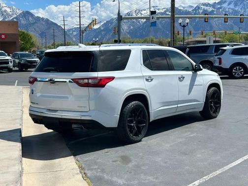 Iridescent Pearl Tricoat 2019 Chevrolet Traverse Premier