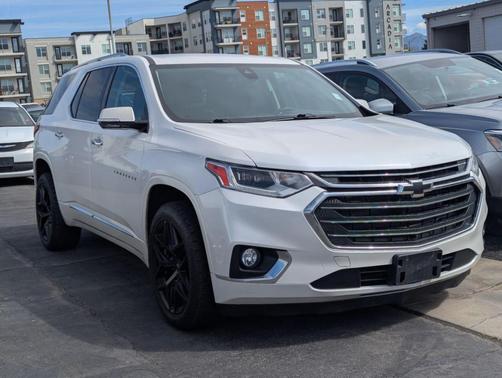 Iridescent Pearl Tricoat 2019 Chevrolet Traverse Premier