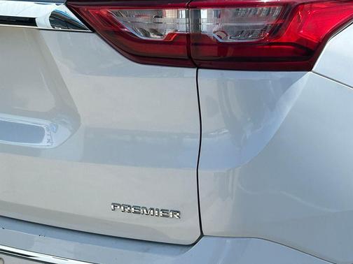 Iridescent Pearl Tricoat 2019 Chevrolet Traverse Premier