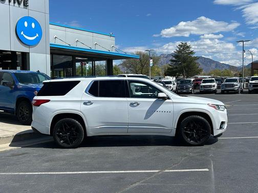 Iridescent Pearl Tricoat 2019 Chevrolet Traverse Premier
