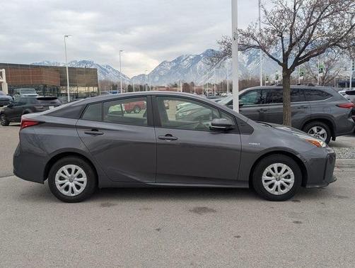 2022 Toyota Prius LE