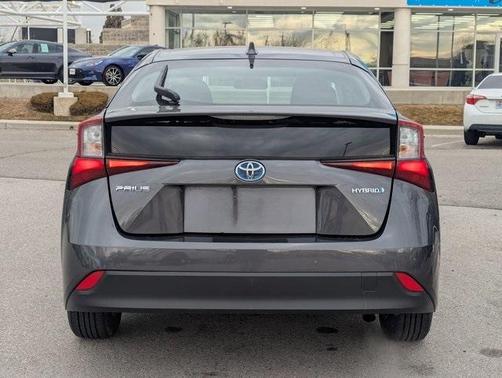 2022 Toyota Prius LE