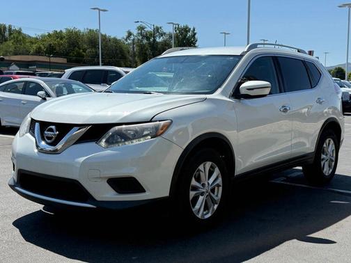 Pearl White 2016 Nissan Rogue SV