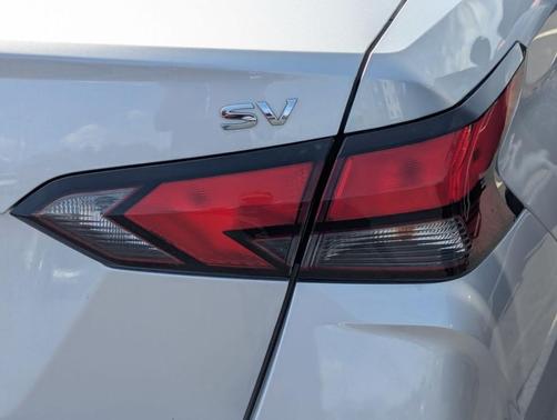 Brilliant Silver Metallic 2021 Nissan Versa 1.6 SV