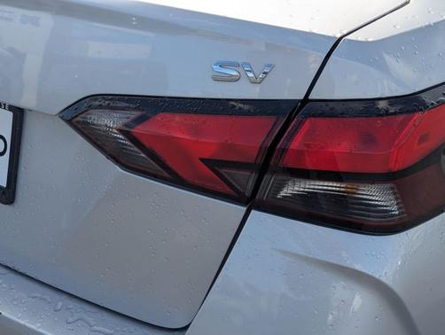 Brilliant Silver Metallic 2021 Nissan Versa 1.6 SV