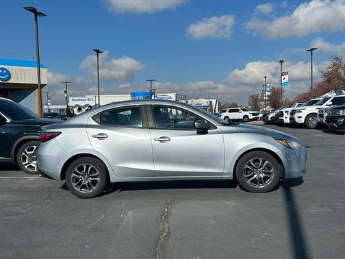2019 Toyota Yaris Sedan LE