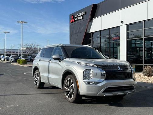Silver 2024 Mitsubishi Outlander SEL