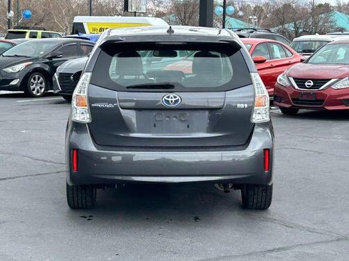2012 Toyota Prius v Five