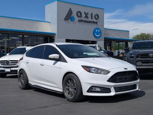 Oxford White 2018 Ford Focus ST Base